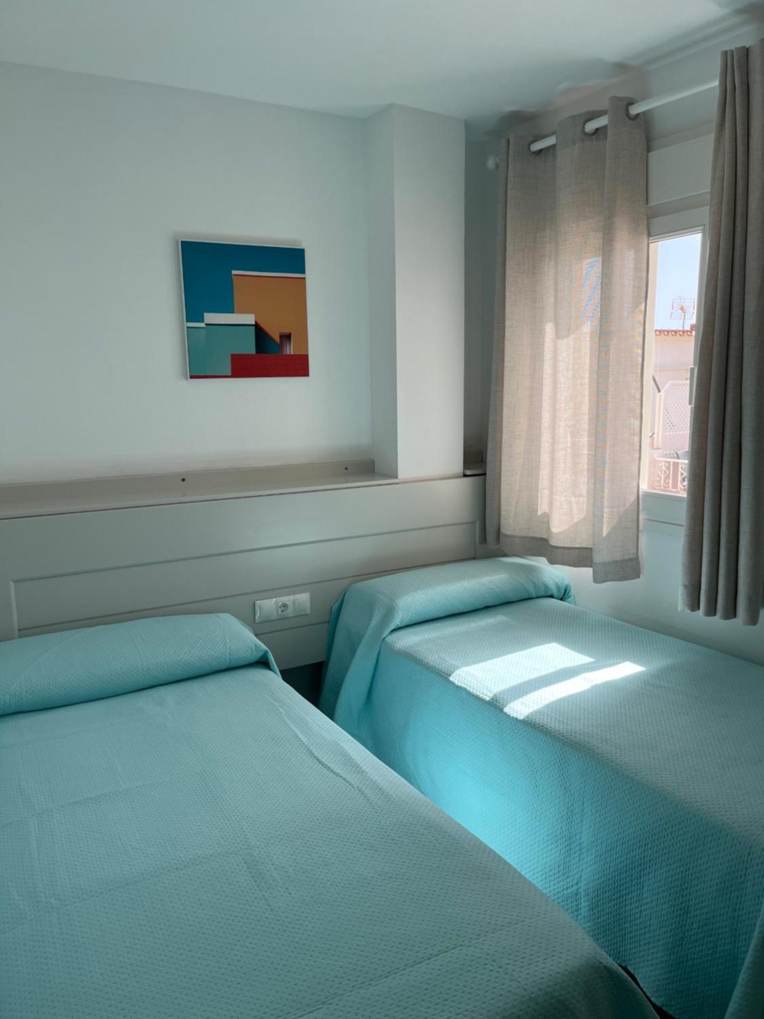 Apartamentos La Proa 토레몰리노스 외부 사진